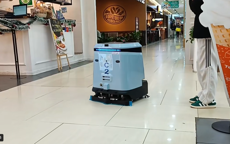 科技館智能清潔機器人工作